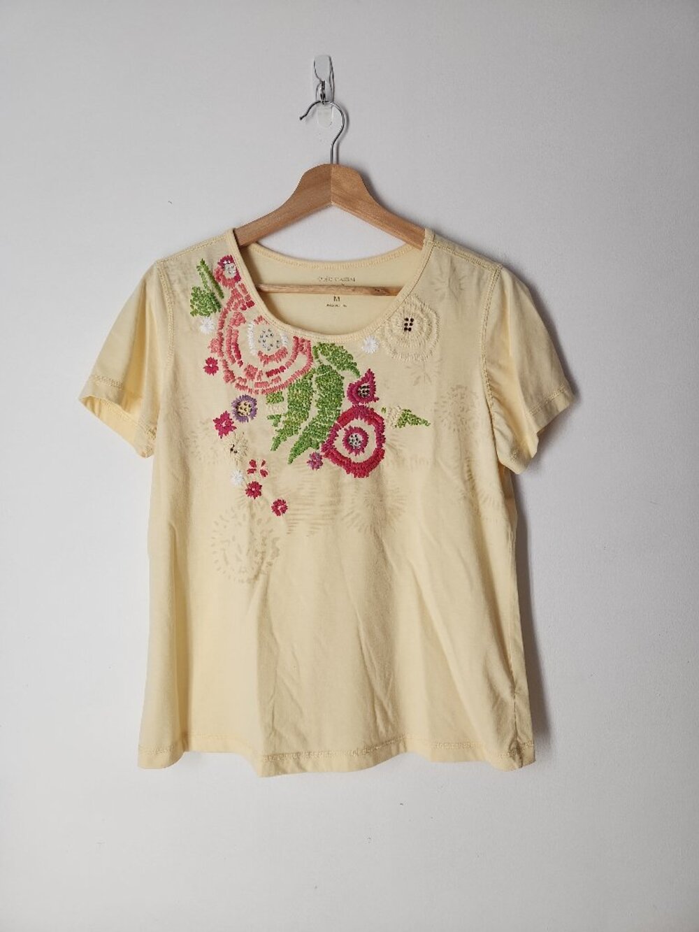 Oleg Cassini short sleeve t-shirt yellow floral embroidered with rhinestones M